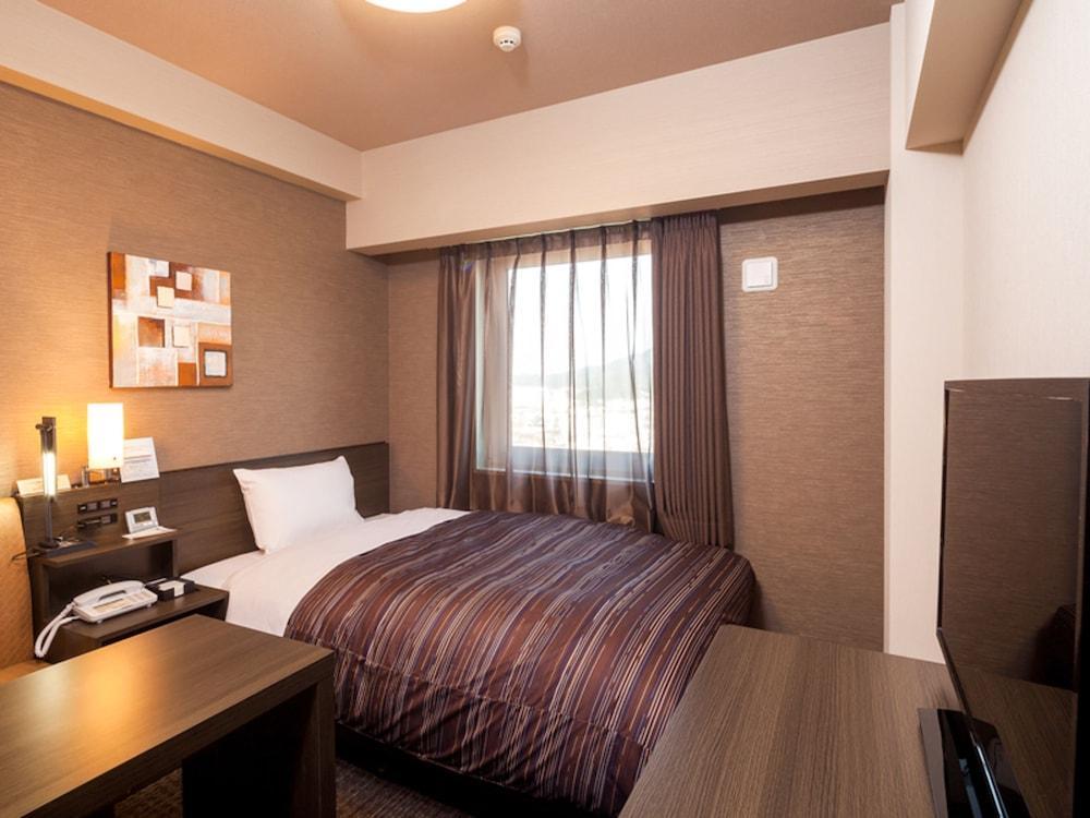Toyoko Inn Higashi-Hiroshima Saijo Ekimae Екстериор снимка