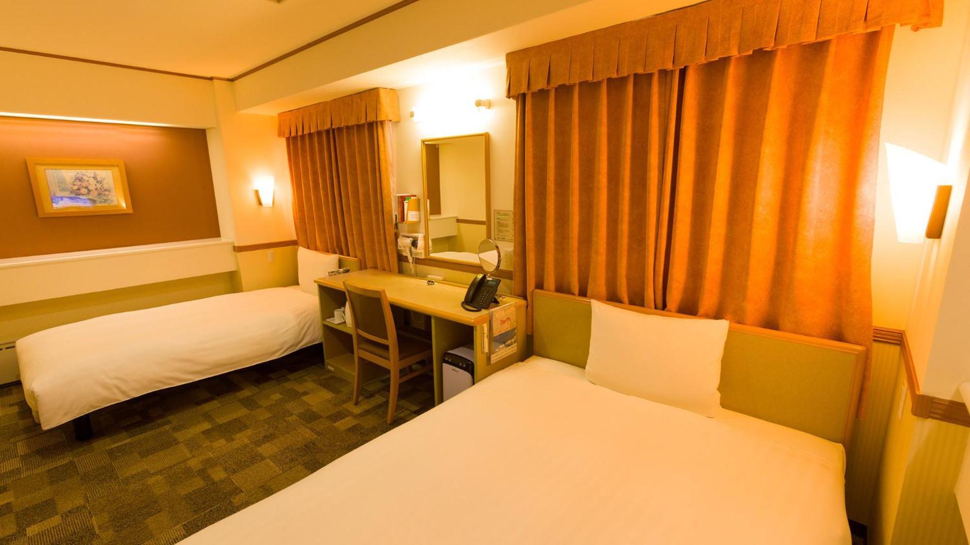 Toyoko Inn Higashi-Hiroshima Saijo Ekimae Стая снимка