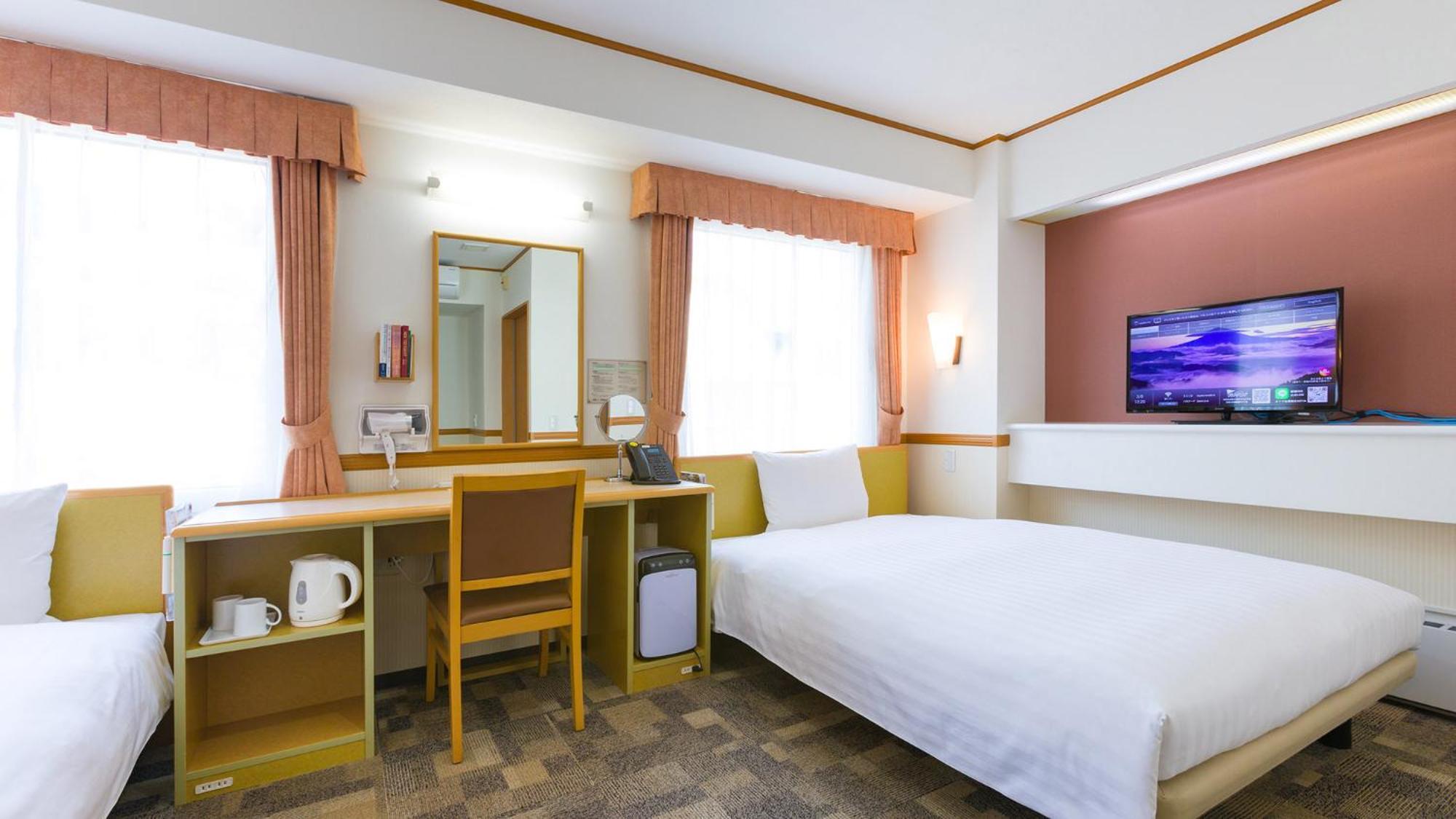 Toyoko Inn Higashi-Hiroshima Saijo Ekimae Стая снимка