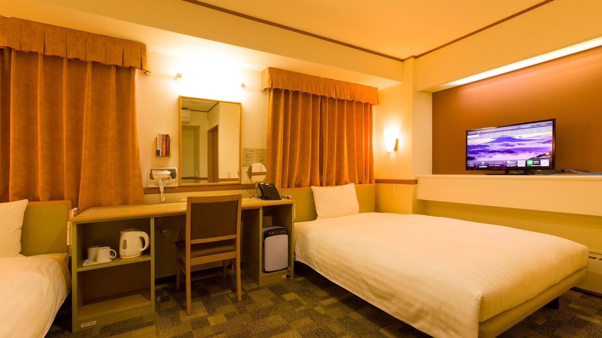 Toyoko Inn Higashi-Hiroshima Saijo Ekimae Стая снимка