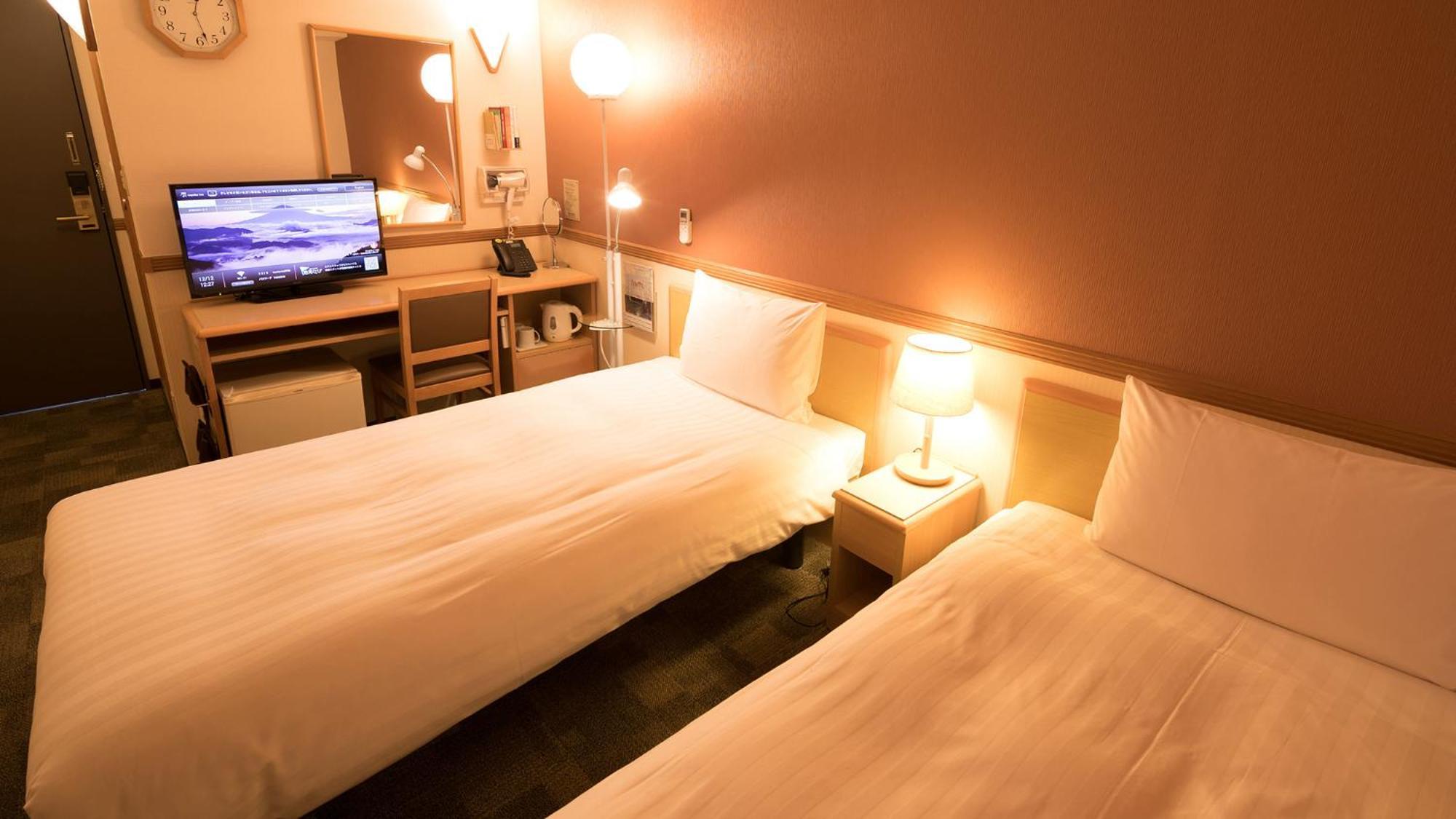 Toyoko Inn Higashi-Hiroshima Saijo Ekimae Стая снимка