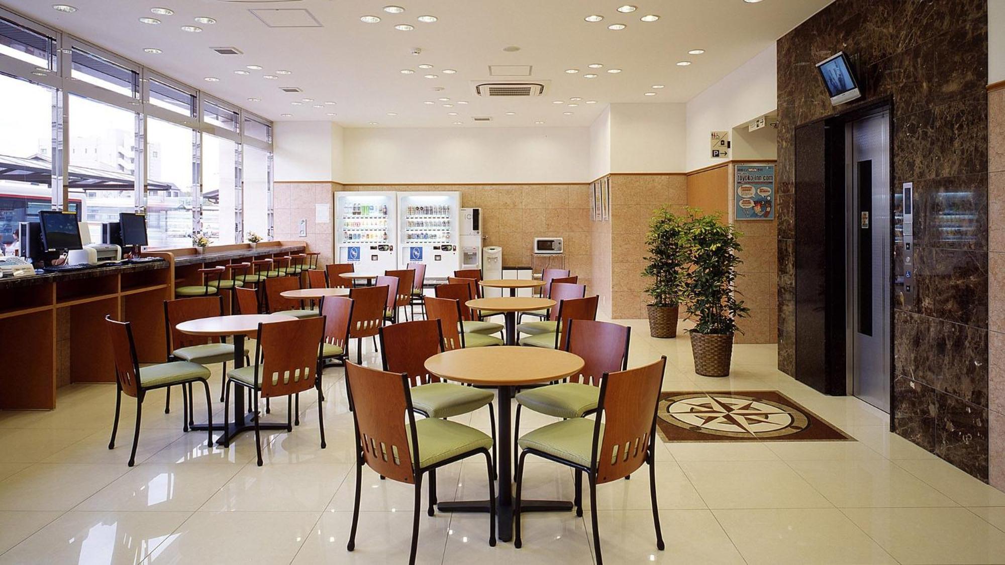 Toyoko Inn Higashi-Hiroshima Saijo Ekimae Екстериор снимка