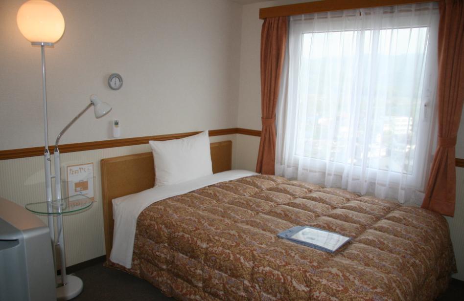 Toyoko Inn Higashi-Hiroshima Saijo Ekimae Стая снимка