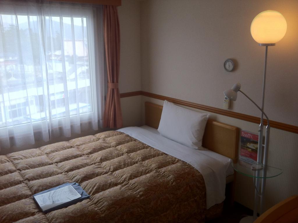 Toyoko Inn Higashi-Hiroshima Saijo Ekimae Екстериор снимка